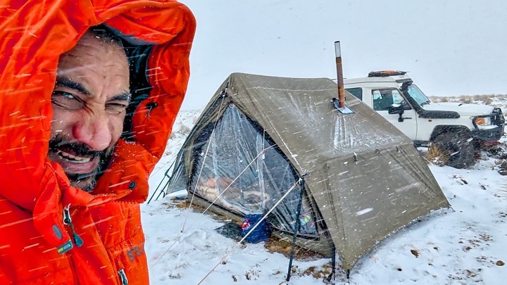 -12°C Blizzard Survival: 2 Nights Camping in a Hot Tent