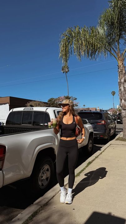 abi working out in the afternoon whaaa, let’s get after it⚡️ just a fun lil edit as a l girl who owns a business & legit