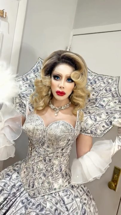 Queen of Cash 💵 @cherbelr  #dragqueens 

#Thanksgiving Day 

All of everything by @action_act 
Dress  @jhom.redcarpet 
Consultant @donothate_nicole 

#makeup #makeupartist #nymakeupartist