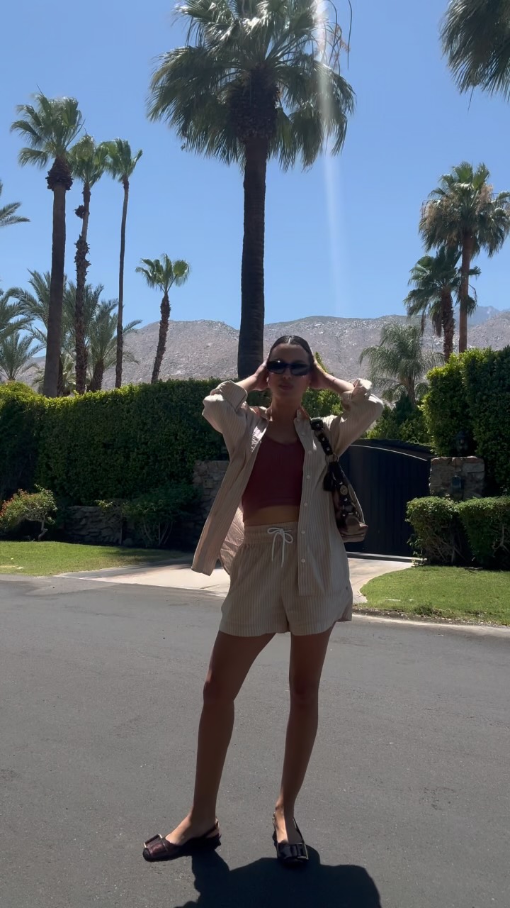 The perfect summer uniform: an easy throw-on set.
#summerlooks #summeroutfitinspo