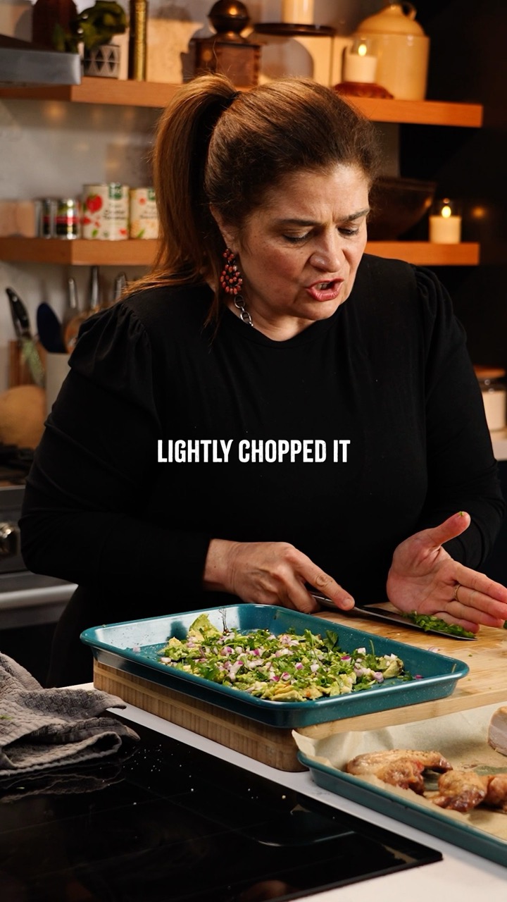 Quick & zesty Iron Chef guacamole 🥑 #alexguarnaschelli #cooking #guacamole