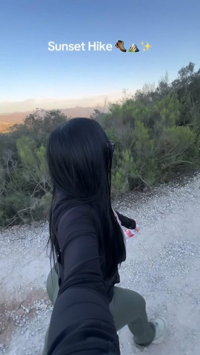 Sunset Hike 🥾⛰️✨
#hiking #hikingsandiego #sandiegothingstodo #salomon #naturaleza