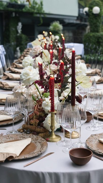 Halle & Austen knew exactly what they wanted for their pre-event and wedding décor, but they needed help turning their ideas into a clear vision. That’s where we came in—with an unforgettable table setting design that tr