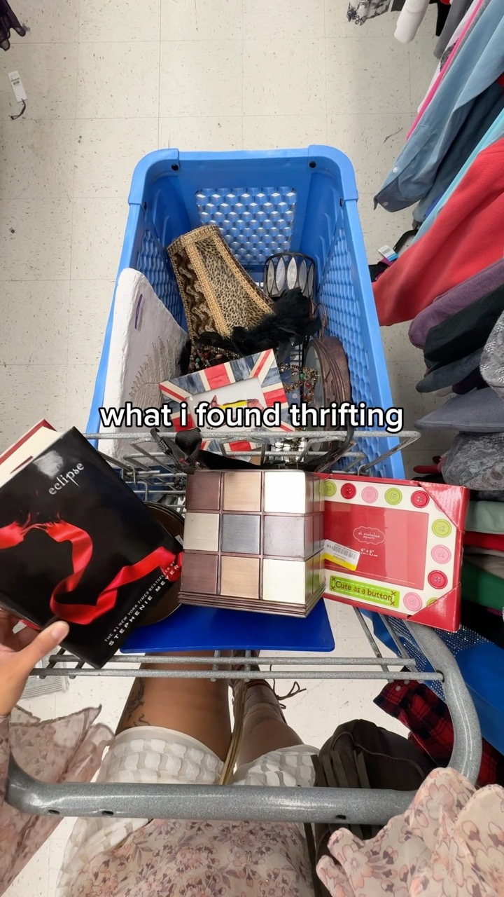 i love a random thrift haul 🐆🇬🇧🪞 #thrift #thrifthaul #haul #homedecor #thrifted