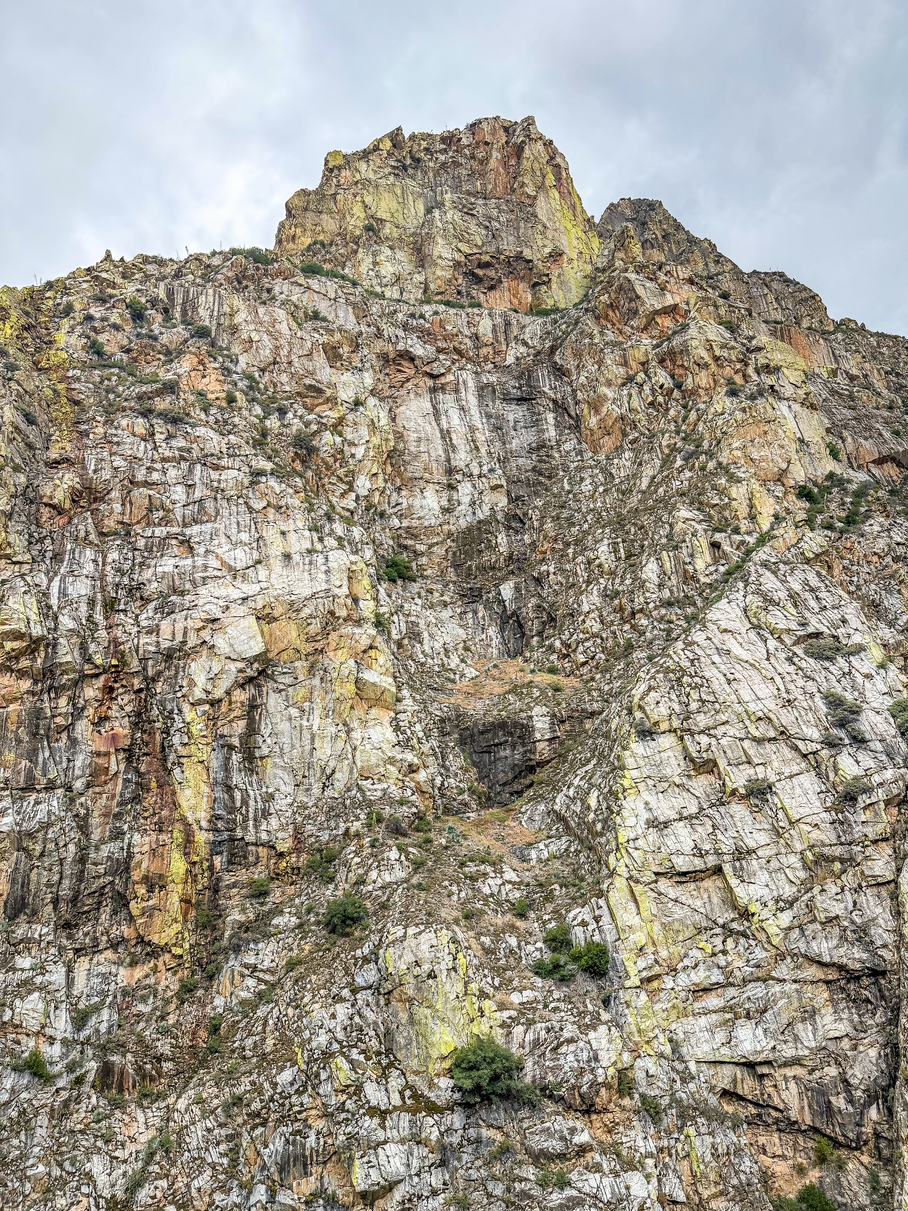 1 DAY ITINERARY⤵️

📍Kings Canyon National Park, CALIFORNIA

·  General Grant Tree (0.6 mi., 20+ ft)
·  Panoramic Point (0.5 mi., 90+ ft)
· 
