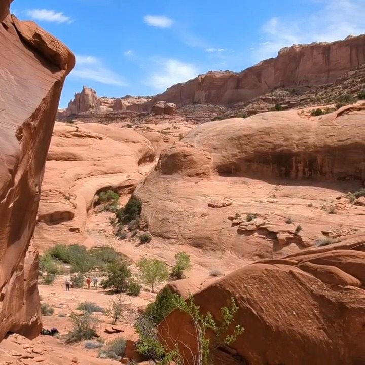 The guidebook simply reads, "A couple of hundred yards before the mouth of the long side canyon, locate a hole or slot t