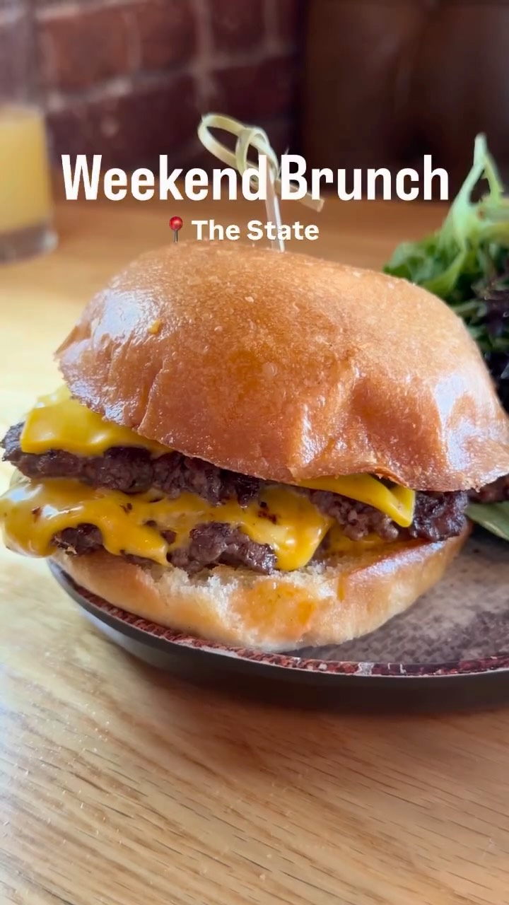 Weekend brunch in the city of Monrovia. Located in the middle of Downtown Monrovia, this spot offers brunch items and regular kitchen items.