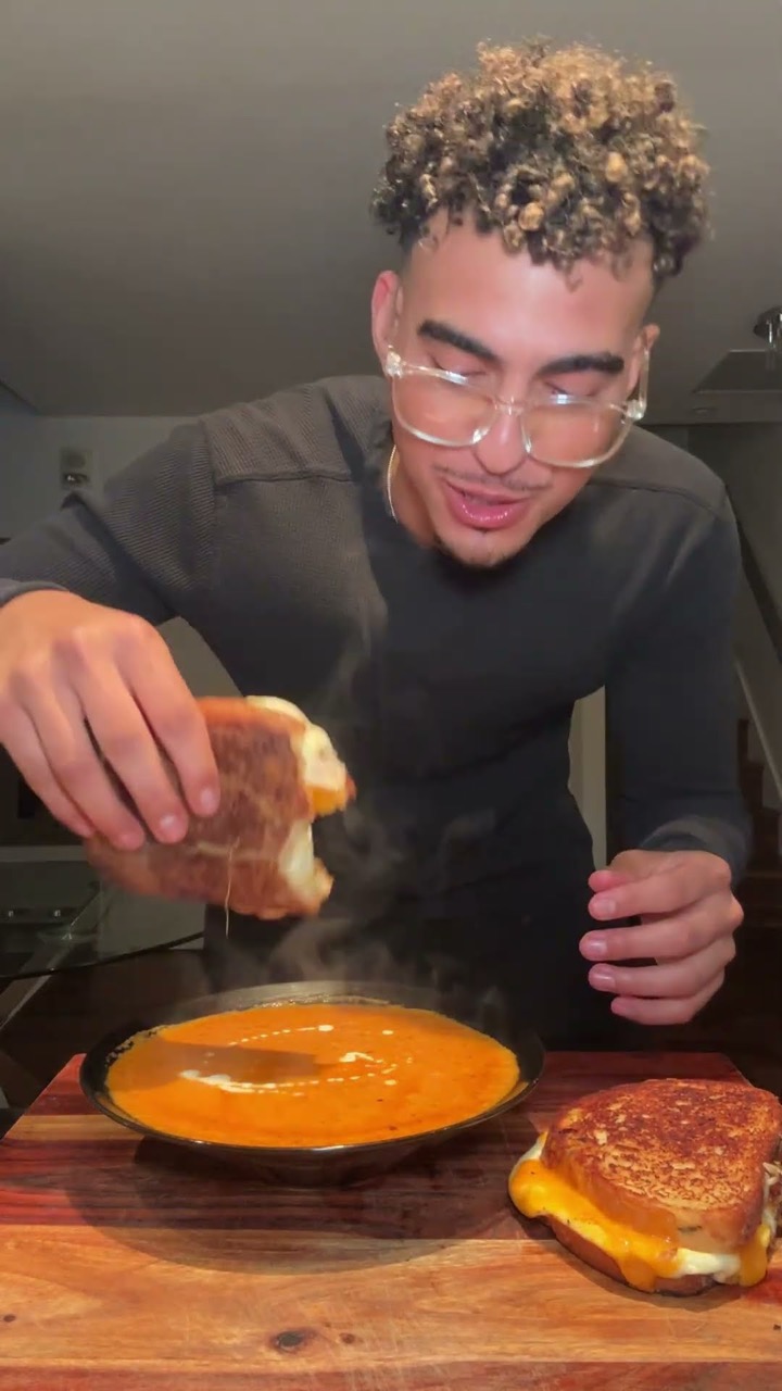 🧀 THE CRISPIEST GRILLED CHEESE YOU’LL EVER SEE