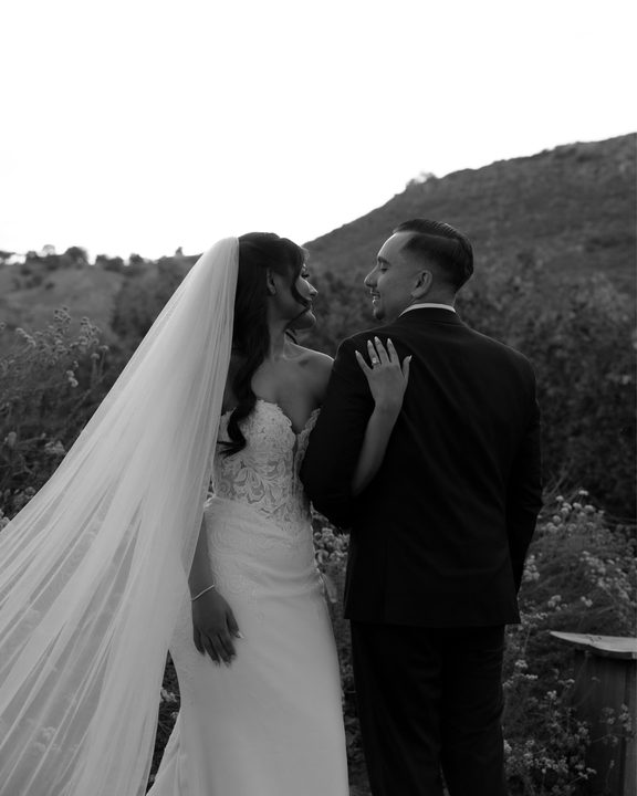 Happy one week of Mr&Mrs Hartls 🤍 7.11.26 

Beautiful 👰🏻‍♀️ @edithhartl_