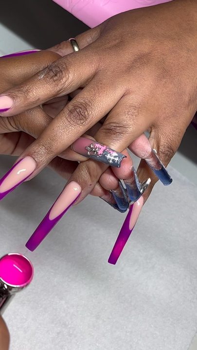 Check out @1billionaireblueyedbeauty fresh new set! Using one of my favorite brands. @madam_glam Rule Maker & Hear Me Roar! Inspo @kilasnails