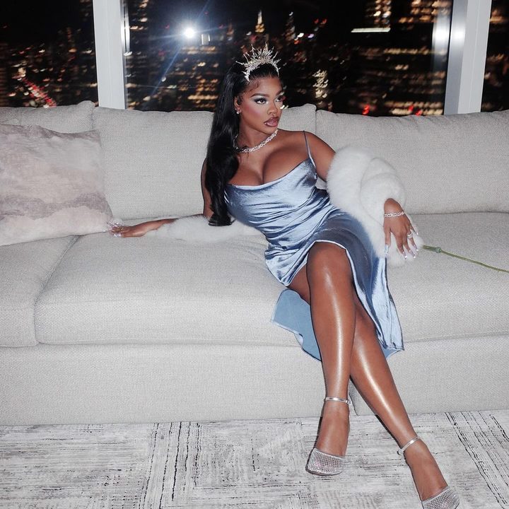 Bibbidi-Bobbidi-Boo ✨ City Cinderella nailz for @thegirljt 👸🏾💎 

Thank you !!! @tiny.luxury for this opportunity 🫶🏽 @thegirljt for trusting me with your vision ! 🫶🏽 

hair @hairassasin
makeup @becomingeden
nails @baddien