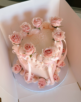 One of my favorite designs in a heart shape ✨🍰🎀🩷🌹
.
.
.
.
#heartcake #flowercake