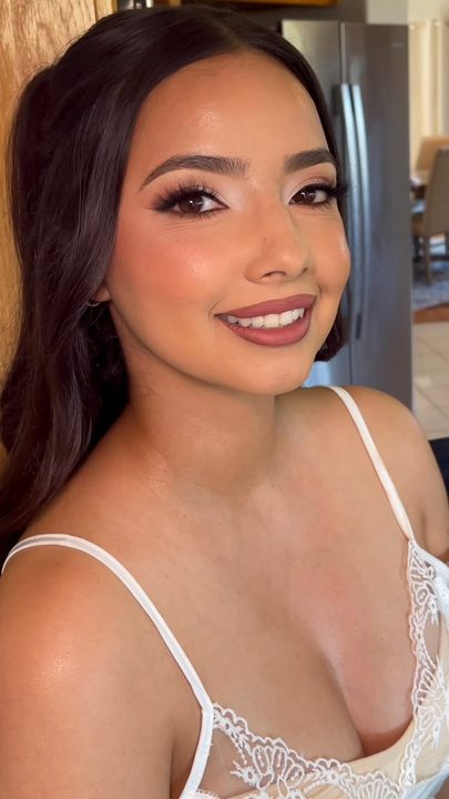 My sweet bride introduced me to this combo and I can’t let it go now. 🤩🤩

As beautiful as a red lip is, it could be a lot of commitment on the actual wedding day. Specially if you’re the bride being photographed ALL DAY.