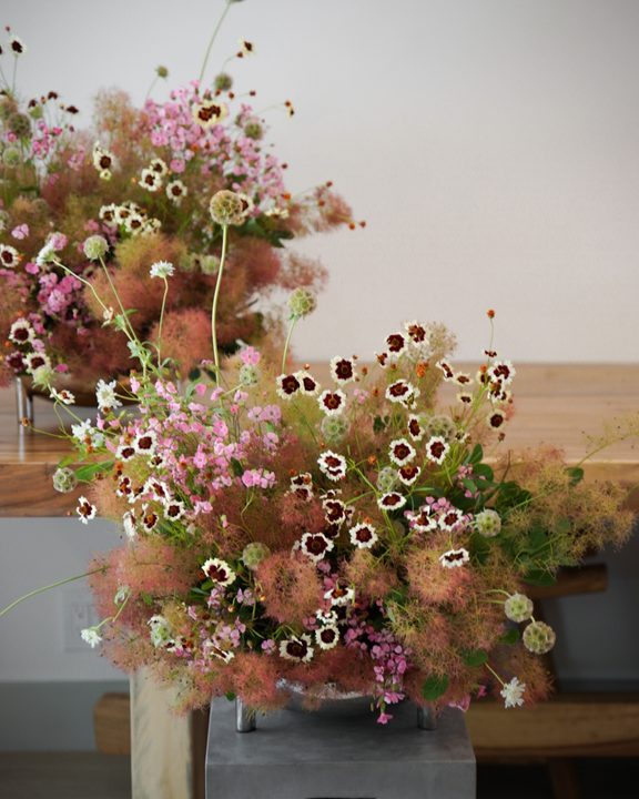 Bar beauties for Olivia + Zach 🤎🌸 A dreamy blend of the best in-season blooms. Glad I whipped out my camera for this one while still in studio.
. . .
Flowers sourced from @torchionursery & @mayeshsanfrancisco at @sfflowe
