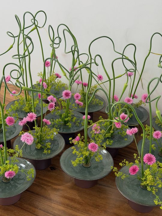 Too many beautiful moments to recap from this weekend’s wedding, but first we will start with some squiggles 🐍🌸 Vessels by @accentdecorinc