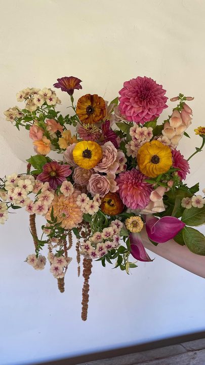 I think of this bouquet often🥲 for @nicki_ghazarian with @jacquelinehallgarth at @hummingbirdnestevents 🤍