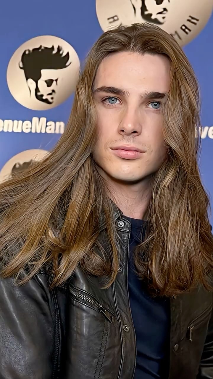 Modern curtain men's haircut by Sergio Slavnov