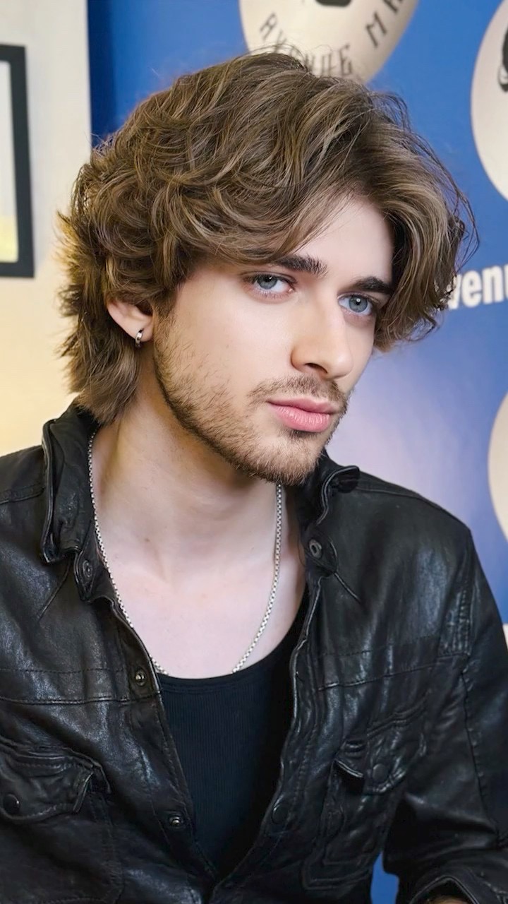 Medium-length layered men's haircut by Sergio Slavnov
