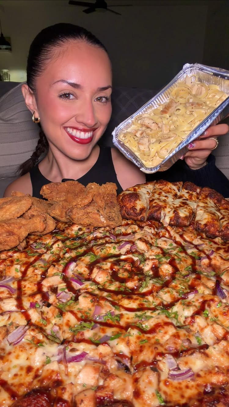 trying papa guido’s pizza for the FIRST time & it did NOT disappoint 😳 (@papaguidospizza ) 

#pizza #italianfood #mukbang #eating #foodie