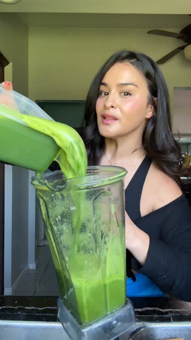 my green big booty fairy vibes juice 🦋🧚🏼 

I drink a small cup of this daily along with some fiber or flaxseeds 🫶🏼😛 

my body is lovin