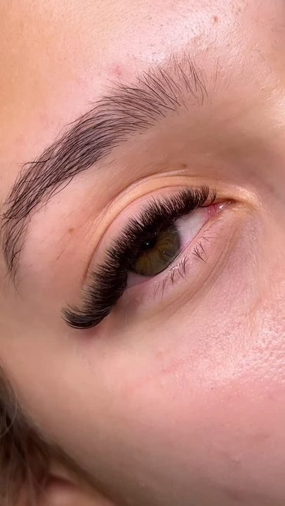 Brown cateye volume lashes for that soft, lifted look 🤎 

DM to book your glow-up 💌