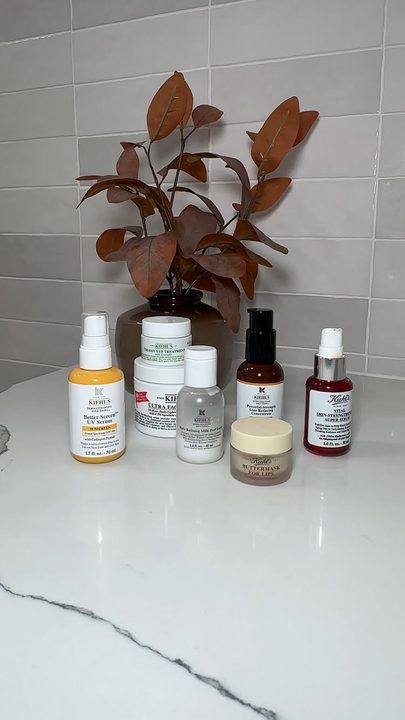 GRWM skincare first, makeup second, confidence all day ✨💋🪞🫧

Products details 🫧 @kiehls 

🫧Daily refining milk-peel toner 

🫧Skin strengthening super serum 

🫧Creamy eye treatment with avocado 

🫧Powerful anti strength l