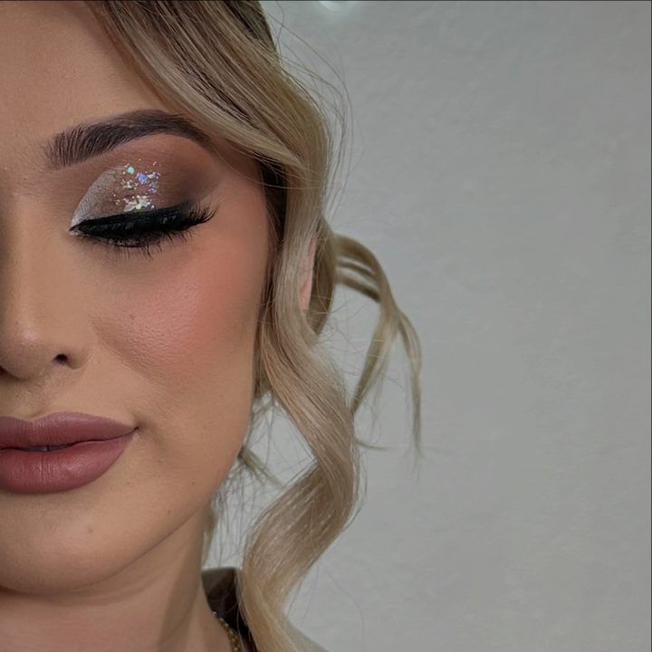 FULL GLAM, MAKEUP & HAIR 🪄🪞💞 🤍 ✨ 

Let me help you feel confident, beautiful, and camera ready 📸 DM me to book 💌

#makeupartist #iemakeupartist #iehairstylist #makeup