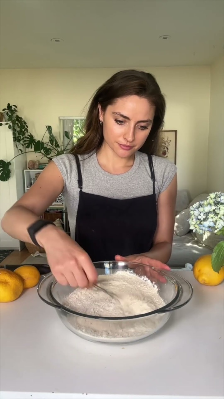 Lemon loaf 🍋 healthy and easy - recipe in comments