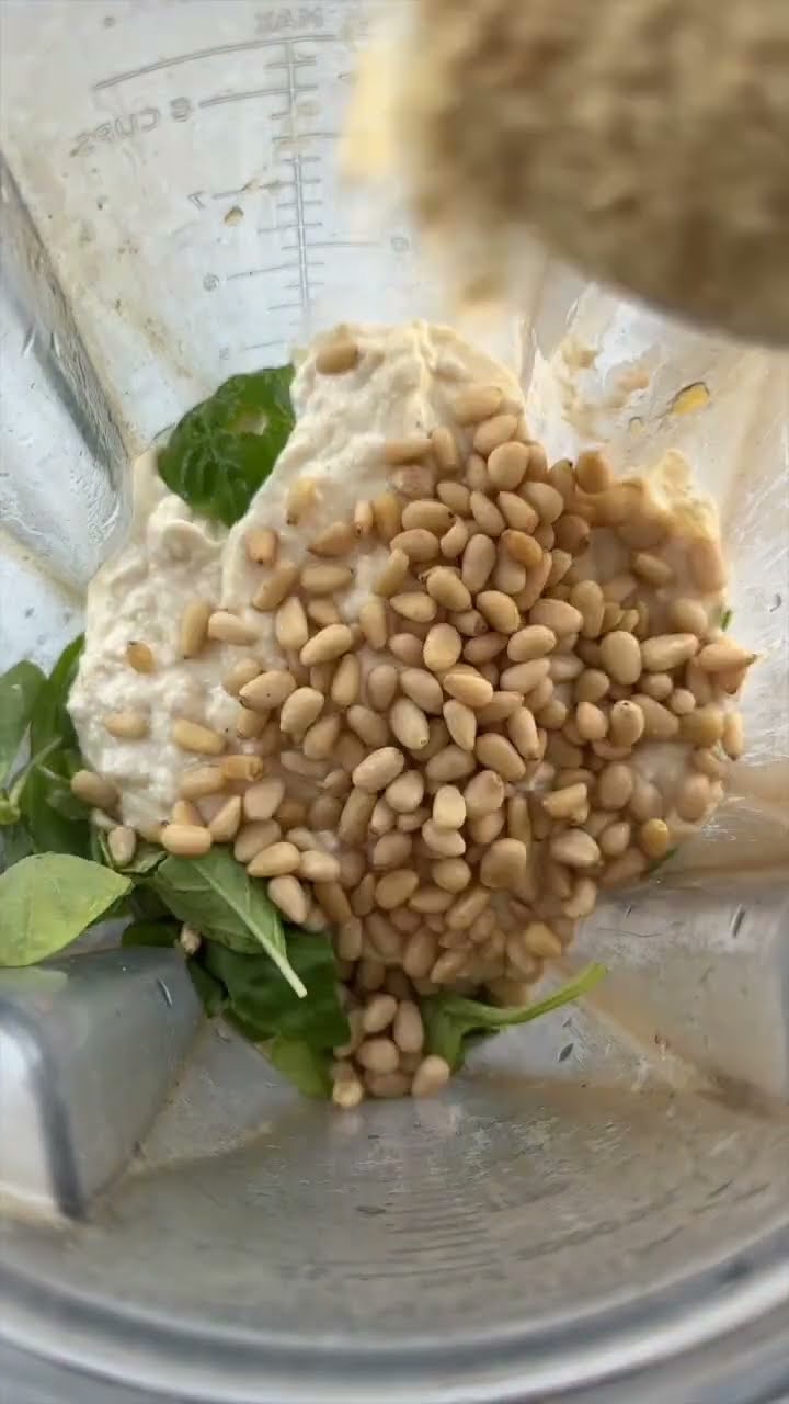 Creamy zucchini pasta from the garden 🌱 recipe in comments