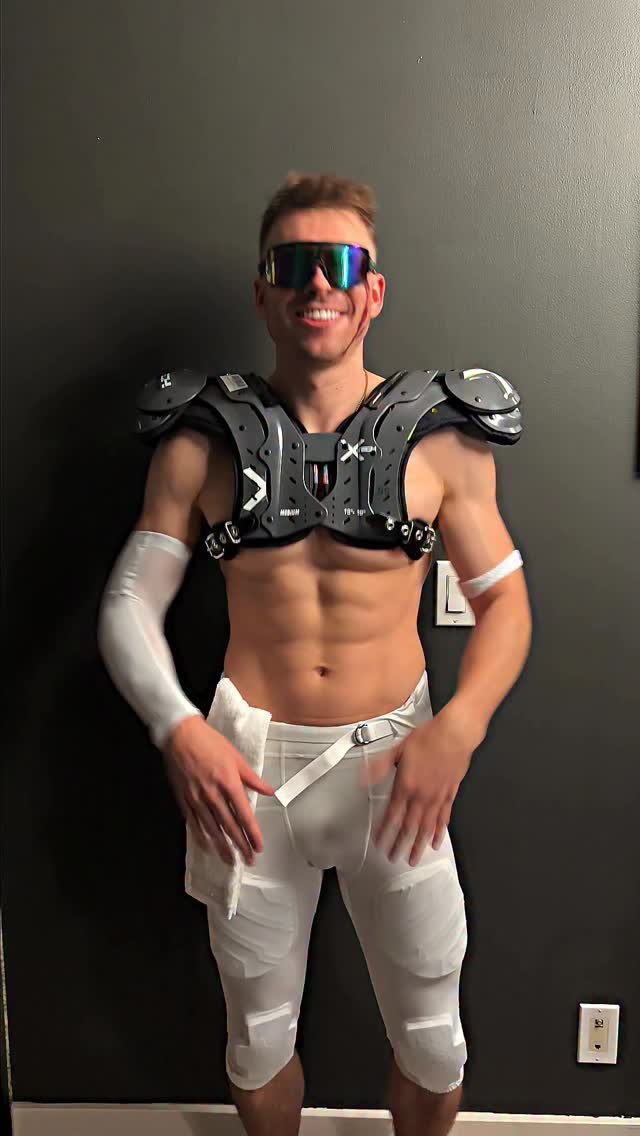 Boys ready for practice??? 👻🎃 #halloween #losangeles #college #fitness #football #lockerroom