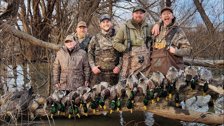 Public Duck Hunting AT ITS BEST (Back To Back Limits)