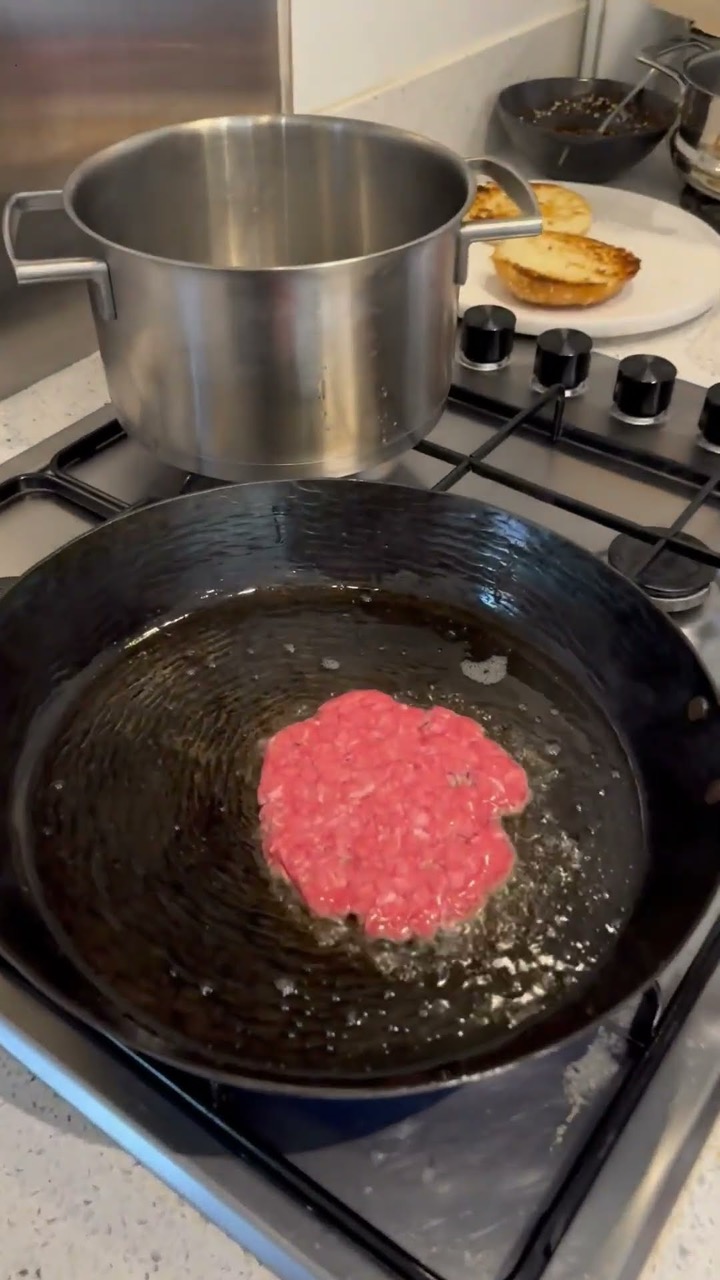 Pan smashed burger #smashburger  #cooking