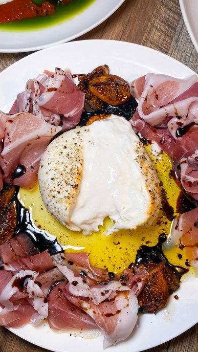 { @marelunanyc } chef slick’s 💋• creamy burrata & prosciutto at mareluna in soho 🤩 
•
•
•
#burrata #burratacheese #burratagram #mozzarella #cheese #cheesy #cheesepull #nyc #newyorkcity #italian #italianfood #food #foodpo