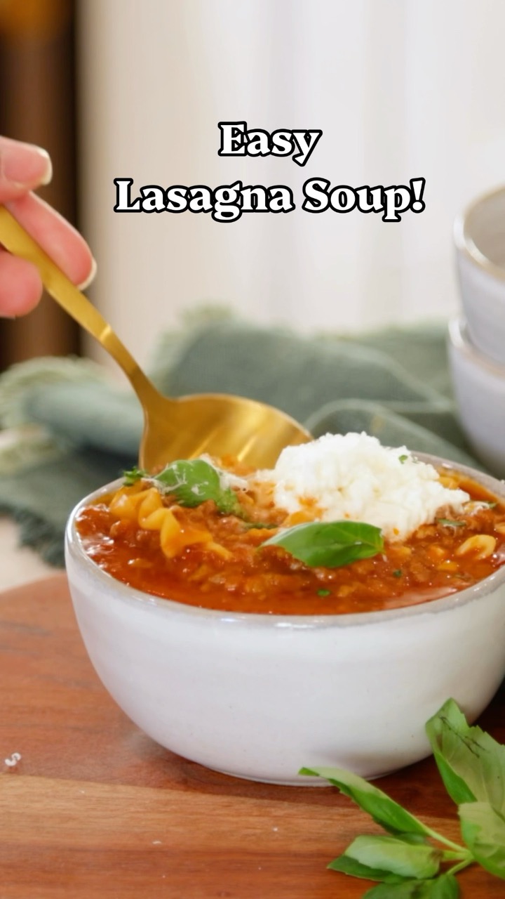 Easy One Pot Lasagna Soup Recipe!