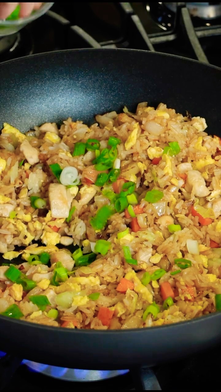 🍚 Easy Chicken Fried Rice | Step-by-Step