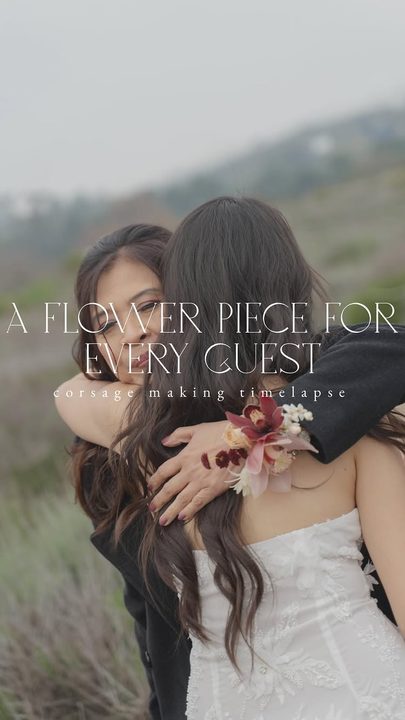 My love language 🤍

Another little behind-the-scenes of me during the week of my wedding 🤭 Besides getting to make my own bouquet, I also got to make every single one of our guests a flower piece — 9 corsages, 12 boutonn