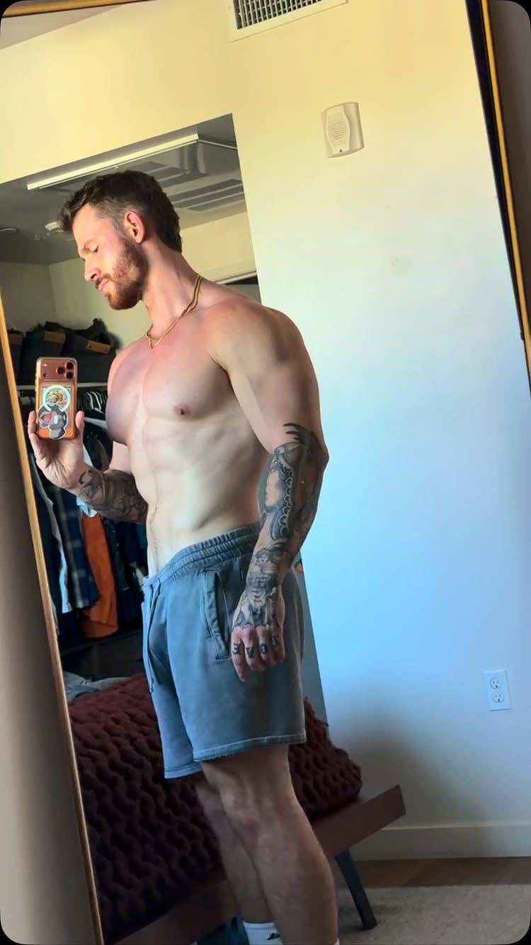 ♥️ Happy Friday
🧹 Deep clean day
🔪 baby obliques popping
