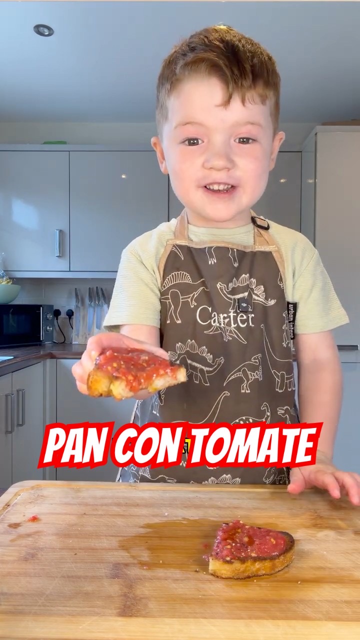Pan con Tomate - Cooking with Carter