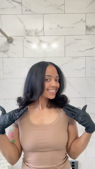 Because looking put together doesn’t have to take all day. These 2 brushes give me the perfect bouncy blowout, no flat iron required 
#maintenanceday #diyhair #blowoutathome #diymaintenance