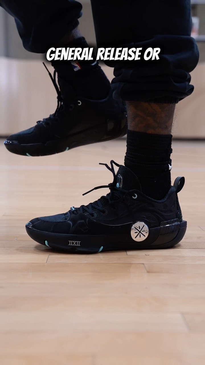 Which Way Of Wade 12 "Obsidian" Are You Picking ?!
