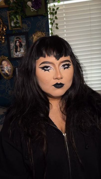 Trad Goth Makeup look For Prom 🖤⛓️
Book me for all of your Alt looks keep them coming I love it!
.
.
#losangelesmakeupartist #lamakeupartist #gothmakeupartist #gothmakeup #tradgoth