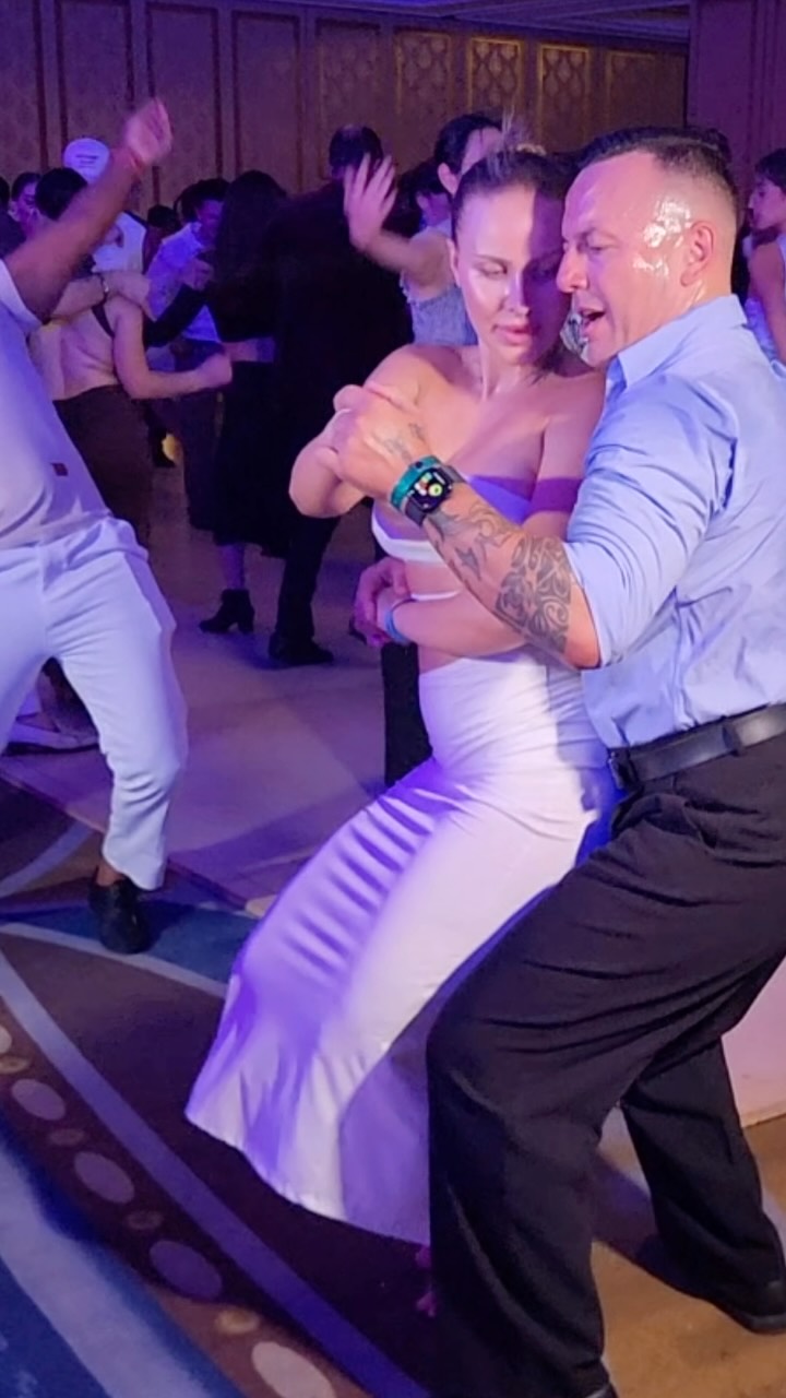 Fernando Soso and Daria Brown in Las Vegas 
…………..

Rumor has it, they both got in a quick pump before social dancing
💪😂
@lasvegassupercon