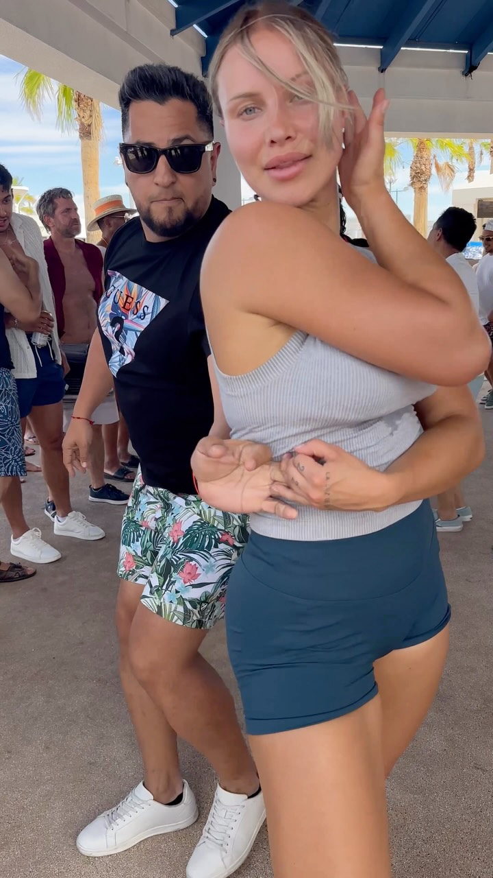 Super hot one in sneaks🥵 
@lasvegassupercongress