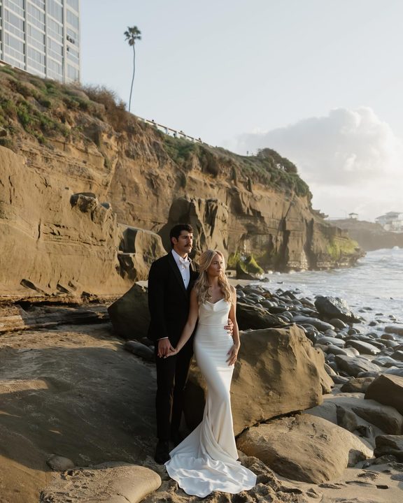 When it rains on your wedding day, so we make it back to the same spot when it’s sunny 🫶🏼

Because who doesn’t love getting to wear their wedding dress again

#sandiegoweddingphotographer #socalweddingphotographer