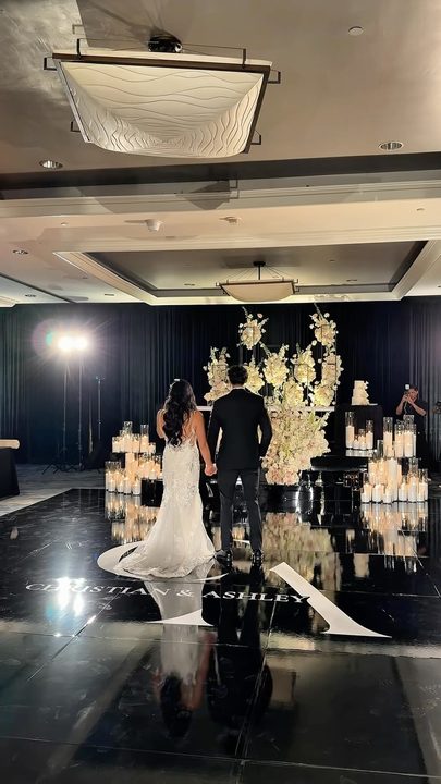 Jaw dropping wedding🤩

Venue | @hyattmissionbay 
HMUA | @makeupbychristranx3 
Wedding Planner | @detailsbykellie 
Florals | @mjsflorals 
Content Creator | @thesocialcreativeclub 
Photographer | @mcartistree 
Videographer