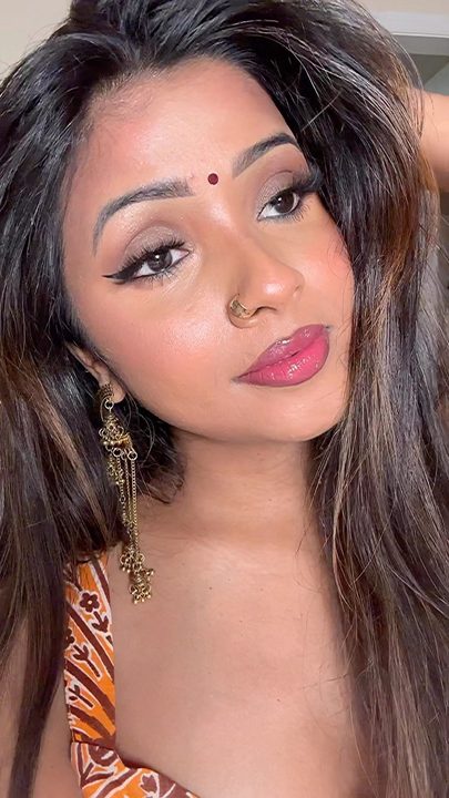 Summer Dewy Desi-Makeup Tutorial✨
FOLLOW @diptisenthil for Makeup and Skincare❤️
@freshbeauty Rose Serum
@lagirlcosmetics color corrector orange 
@youthforia primer
@bobbibrown foundation- c-066
@milkmakeup Sculpt stick 