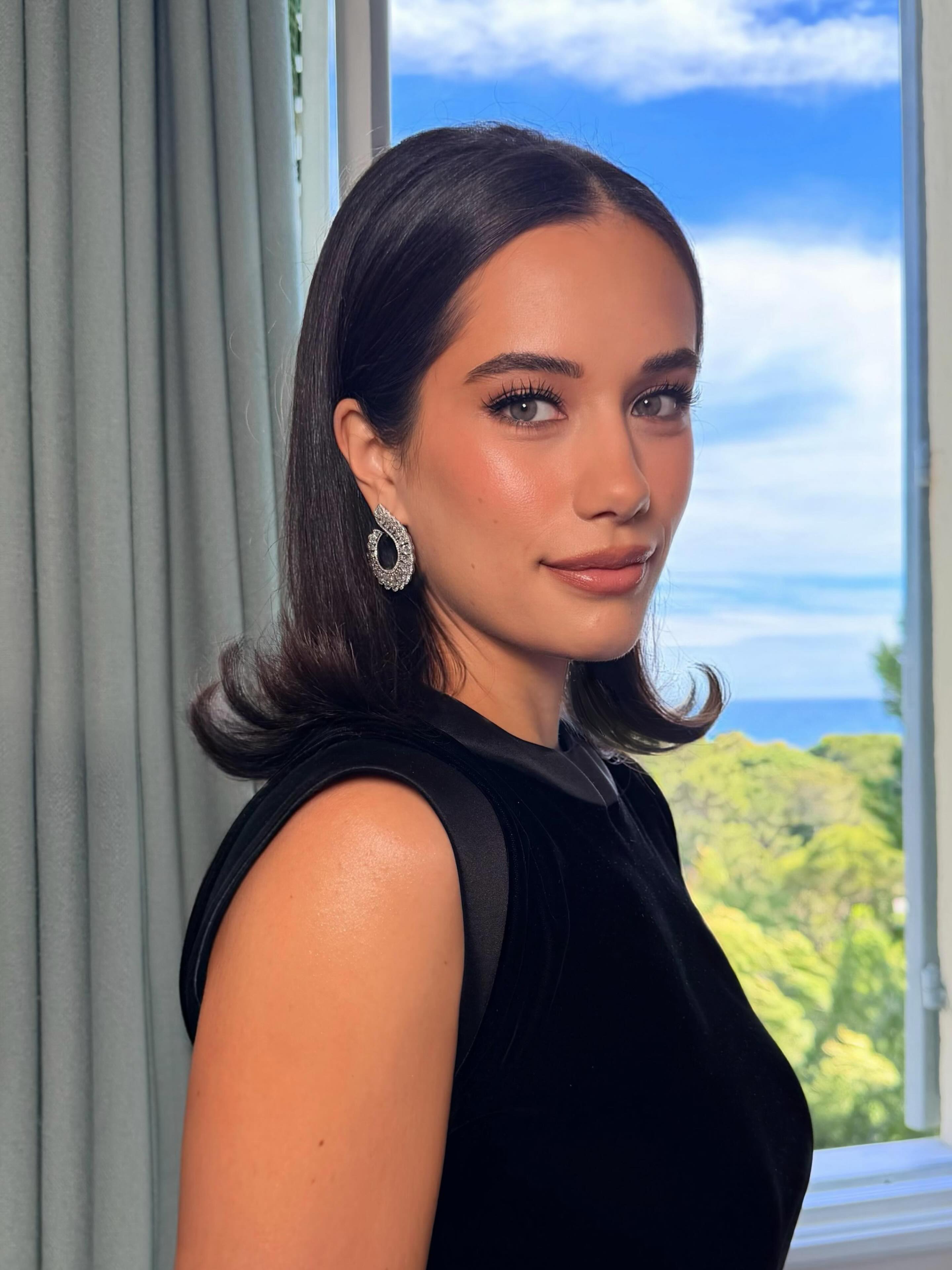 Cannes you even?! @ella.bleu ☁️

Hair @ericka_verrett 
Makeup @micolmelani 
Dress @dior 

#cannes #film #dior #actor #hair