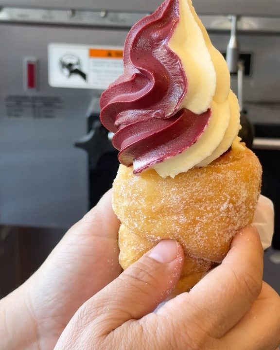 Blueberry and corn swirled soft serve 🍦 in a sugared beignet. As corn flavor gets better in peak summer, it makes the ice cream even more intense. The sweetness balanced by the sweet-tart blueberry. A fantastic pairing a