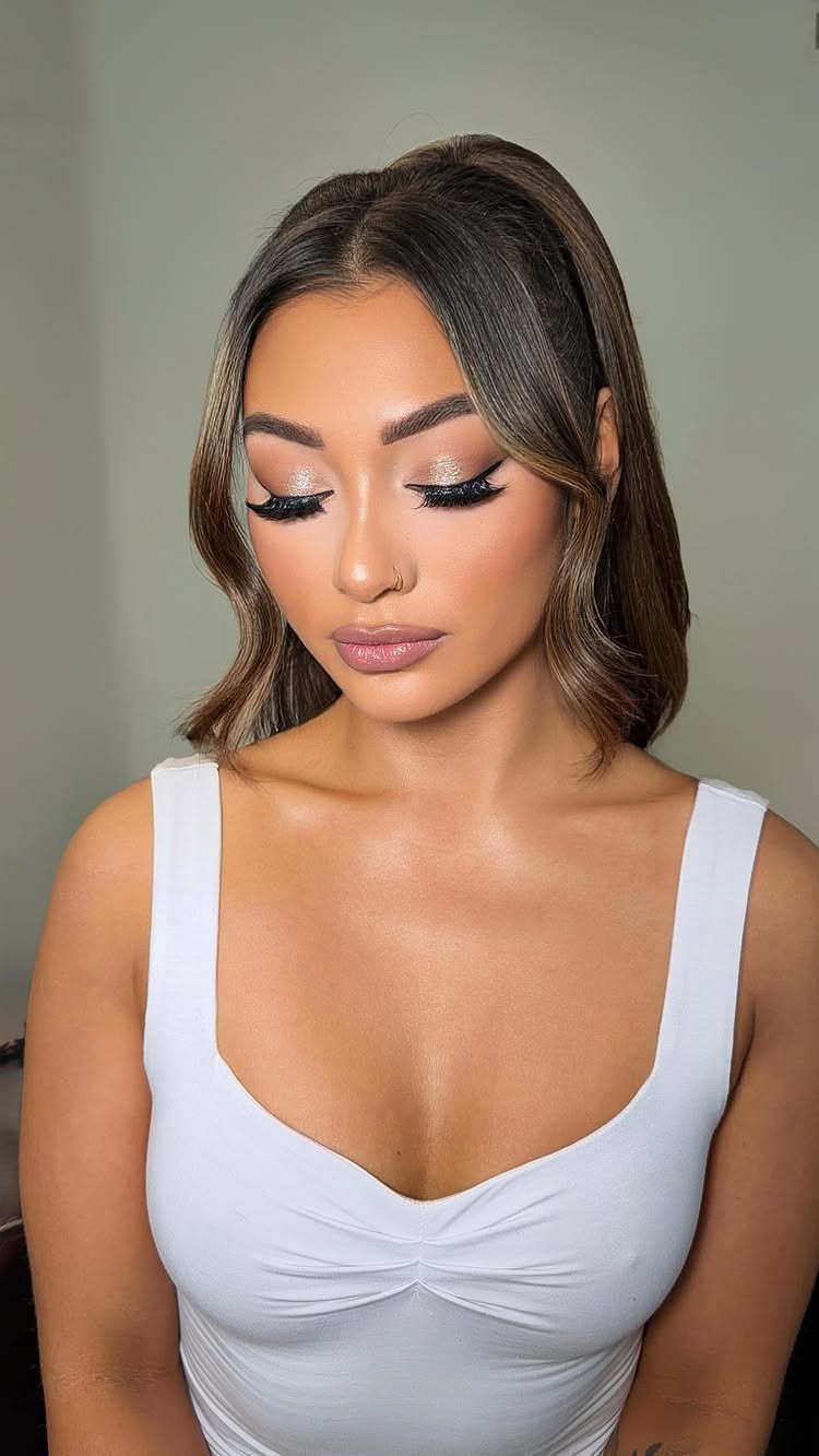 Bridal makeup and hairstyle that makes you a real-life doll🤍

Glam team : @fari_makeup @hannahair_sd 

#makeup #sandiegomakeupartist #brida