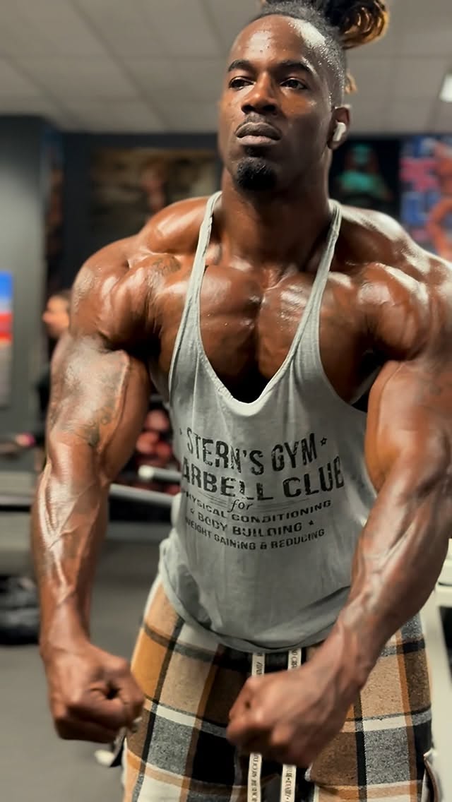 Persistent

#ifbbpro #2xolympian #masterherbalist #massagetherapist #fashiondesigner